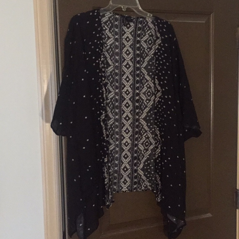 BLACK AND WHITE BOHO KIMONO